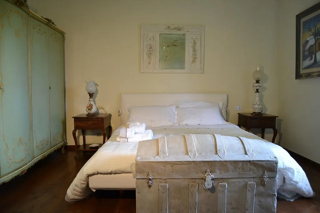 *** לינה וארוחת בוקר Roina B&B Le Brede איטליה